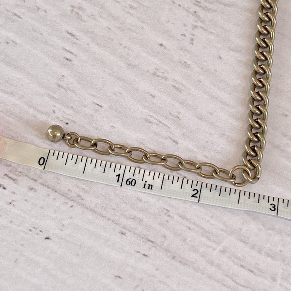 Brass Tone Jewel and Pearl Necklace 18” plus 2 1/2” Extension - Picture 5 of 9